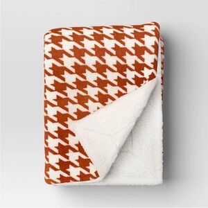 THRESHOLD NWT plush houndstooth throw w/ faux shearling reverse -soft orange